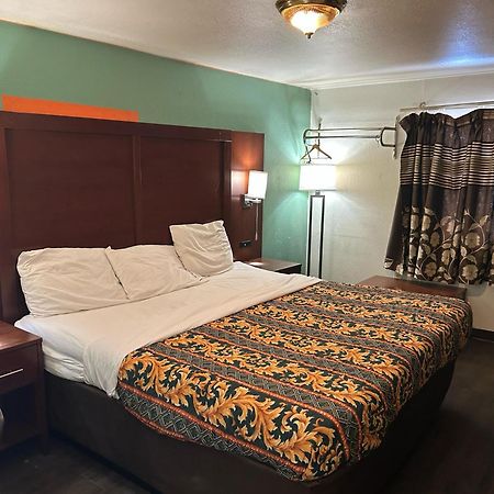 Hillcrest Motel By Oyo Aurora Near Lawrenceburg Экстерьер фото