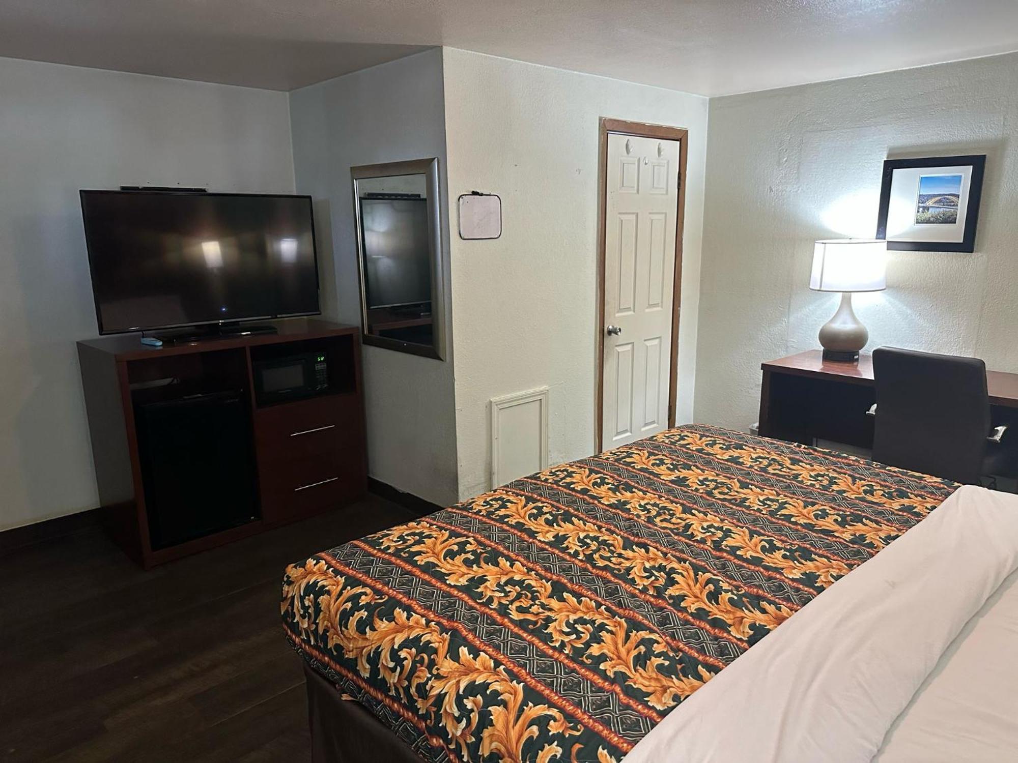 Hillcrest Motel By Oyo Aurora Near Lawrenceburg Экстерьер фото