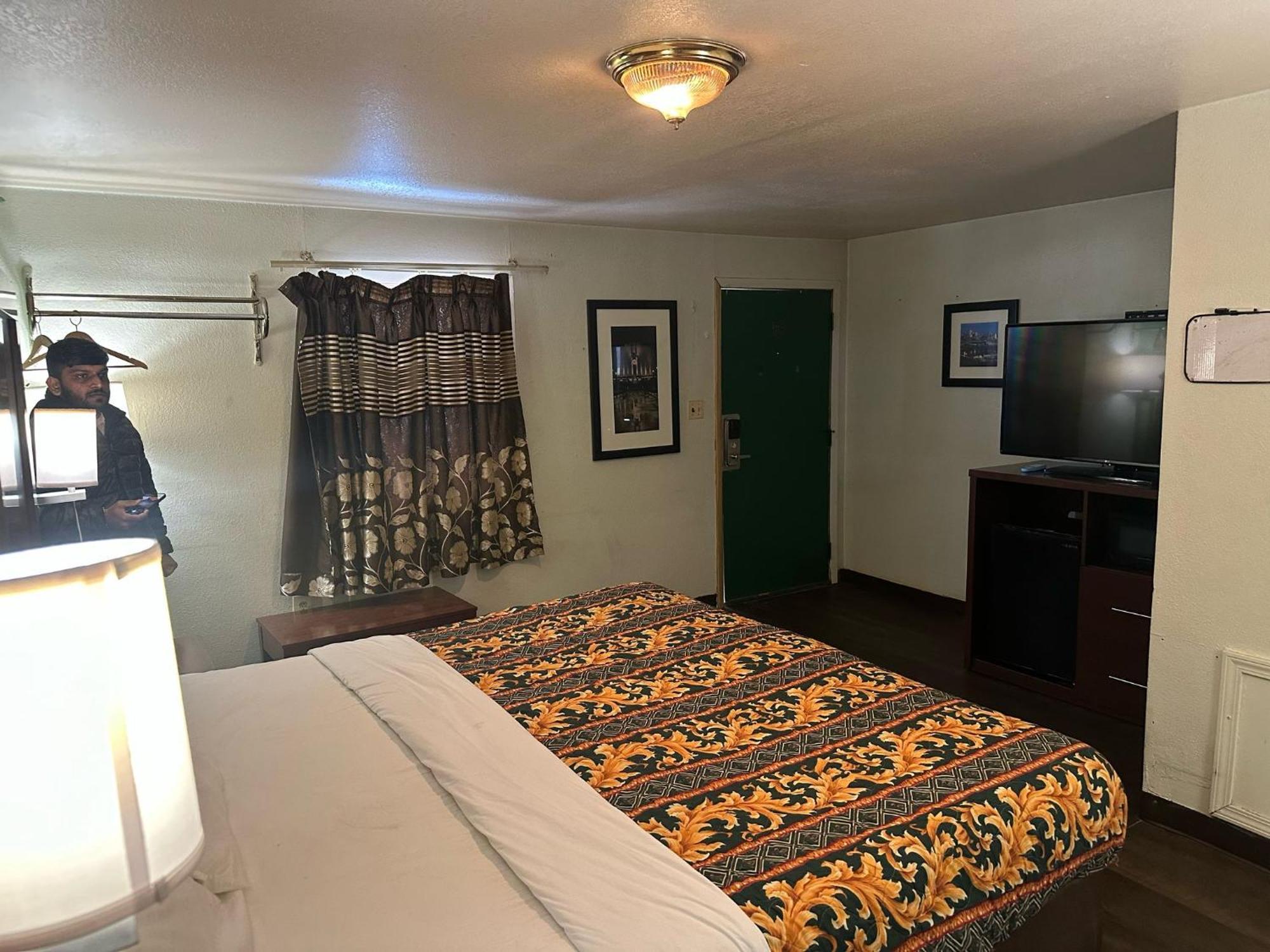 Hillcrest Motel By Oyo Aurora Near Lawrenceburg Экстерьер фото