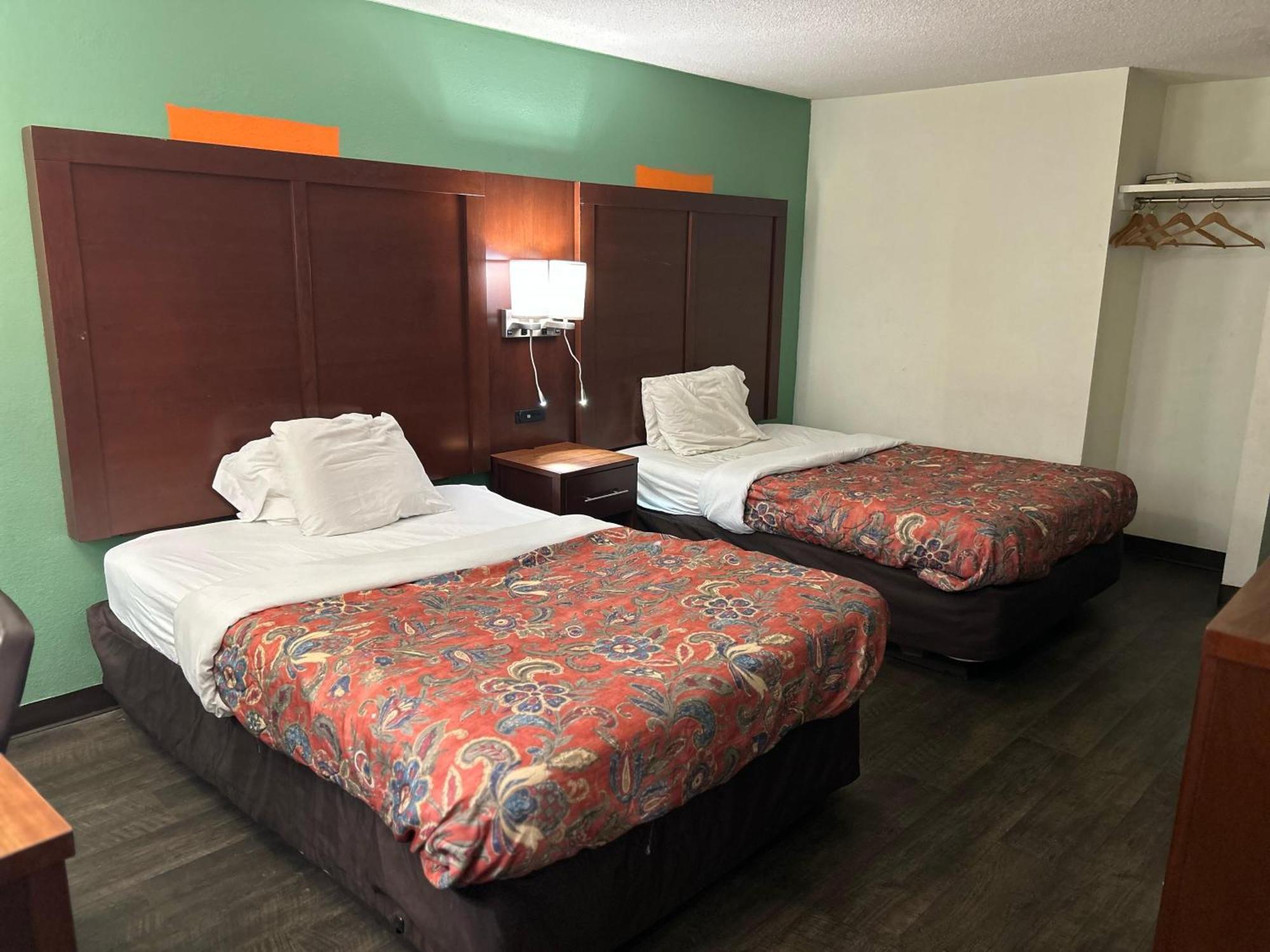Hillcrest Motel By Oyo Aurora Near Lawrenceburg Экстерьер фото