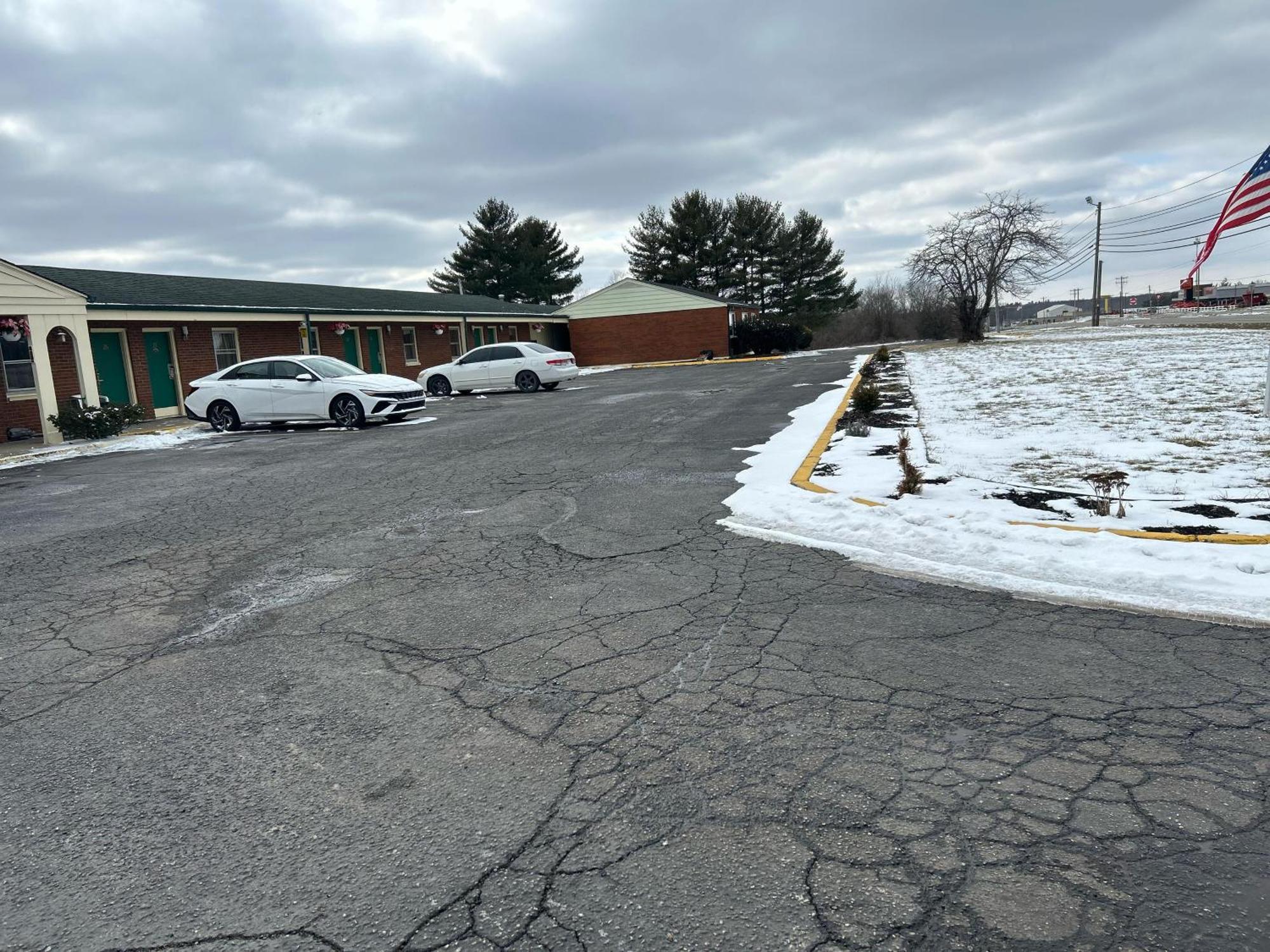 Hillcrest Motel By Oyo Aurora Near Lawrenceburg Экстерьер фото