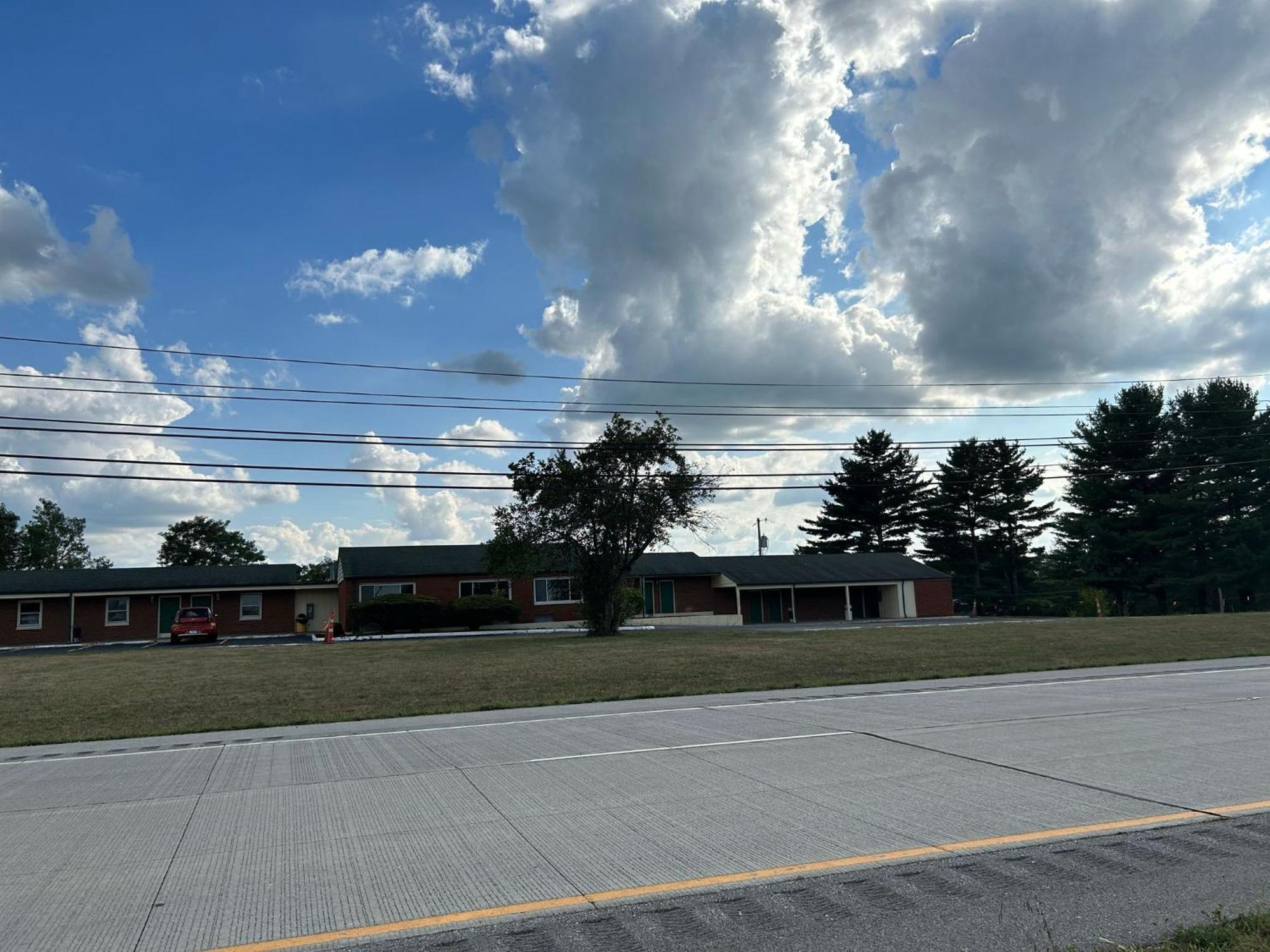 Hillcrest Motel By Oyo Aurora Near Lawrenceburg Экстерьер фото