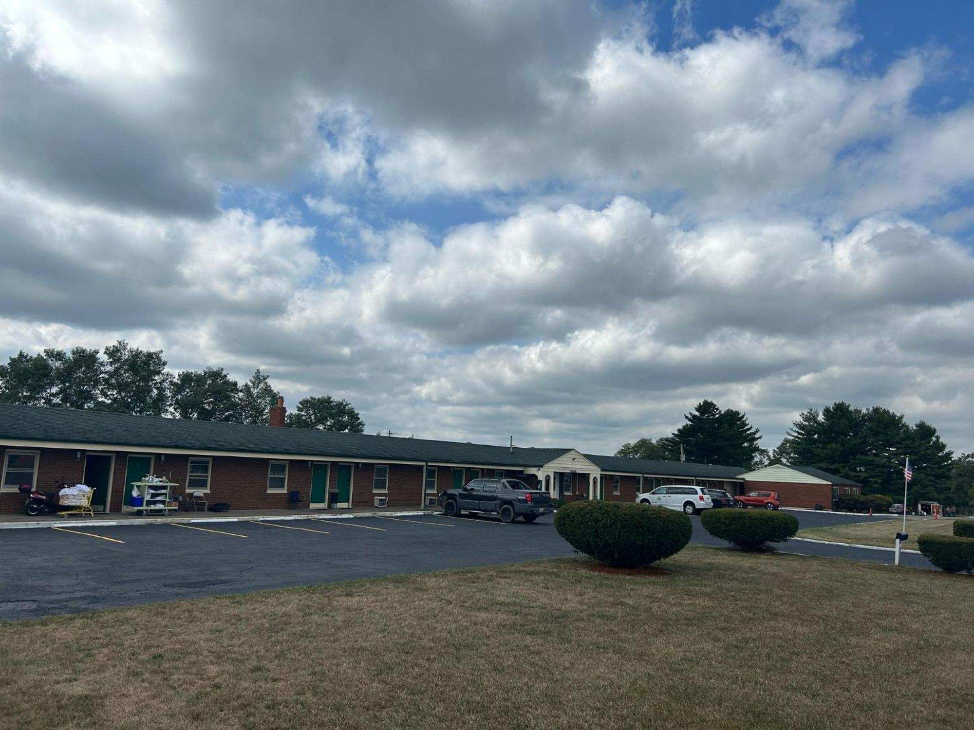 Hillcrest Motel By Oyo Aurora Near Lawrenceburg Экстерьер фото