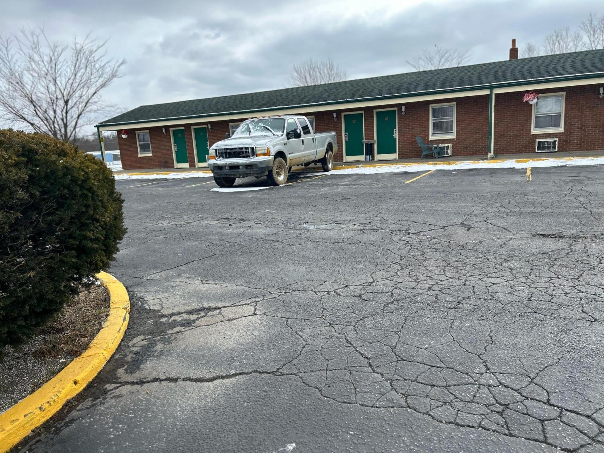 Hillcrest Motel By Oyo Aurora Near Lawrenceburg Экстерьер фото